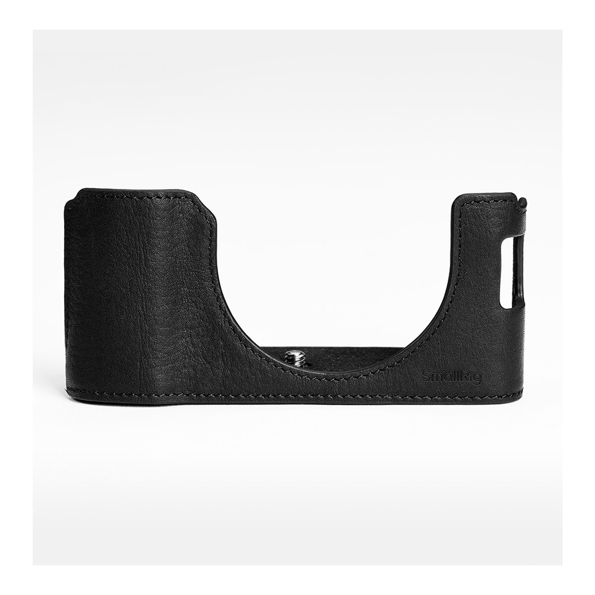 SmallRig 4700 Leather Half Case Kit schwarz, für Fujifilm X100VI - Seitenansicht der schwarzen SmallRig Leder-Halbtasche für Kameras