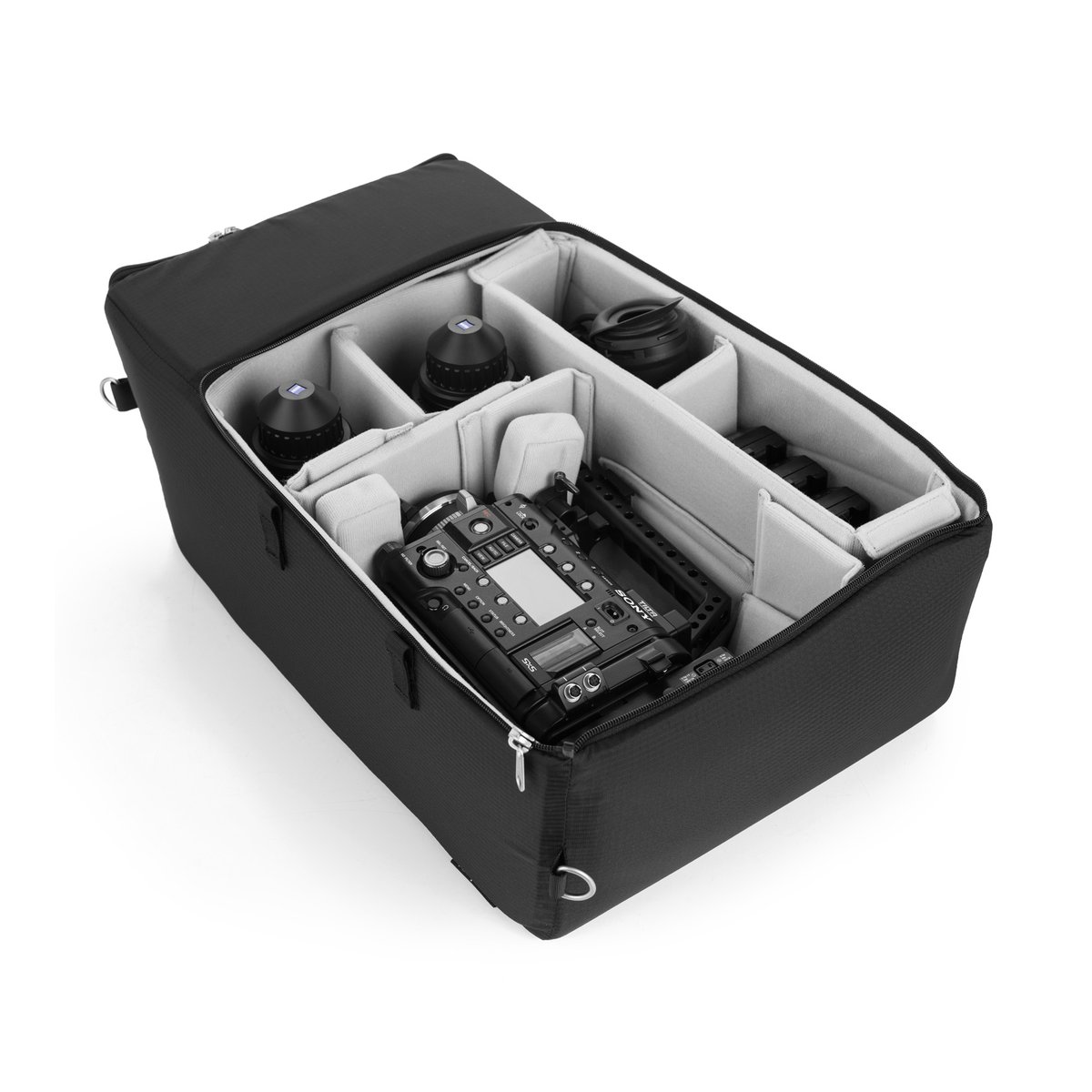 F-Stop ICU Cine - Master - Anwendungsbeispiel: Geöffnete Kameratasche mit Kamera-Body und Objektiven im Innenraum. F-Stop ICU Cine - Master - Anwendungsbeispiel: Geöffnete Kameratasche mit Kamera-Body und Objektiven im Innenraum.