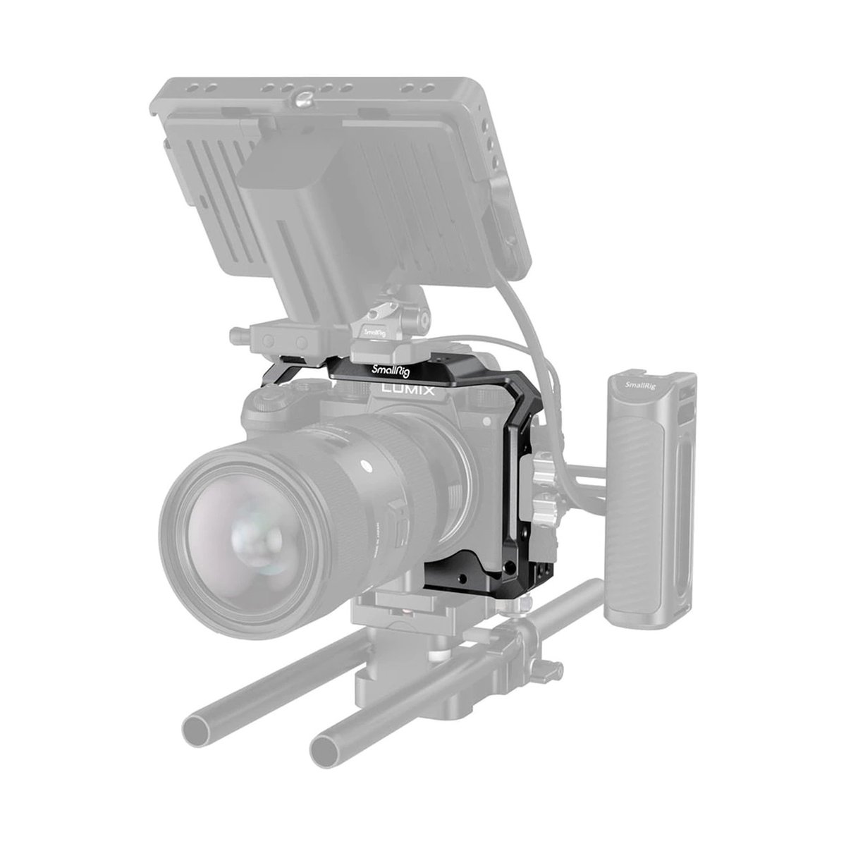 SmallRig 2983 Cage Panasonic S5 - Anwendungsbeispiel: Schwarzer SmallRig Kamerakäfig montiert an einer Lumix Kamera mit Objektiv und Zubehör.