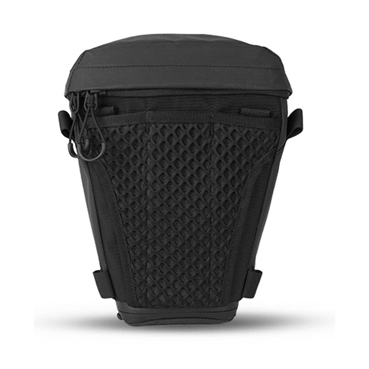 WANDRD Route Chest Pack - Frontansicht der schwarzen Tasche mit Netzstruktur