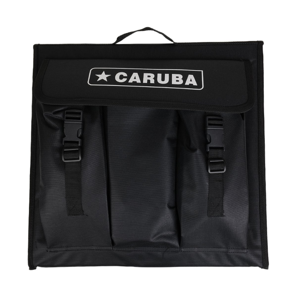 Caruba Tragbares Fotostudio 40x40x40cm mit Separaten Halogenlampen - Frontansicht der schwarzen Caruba Tasche mit Logo und Schnallen