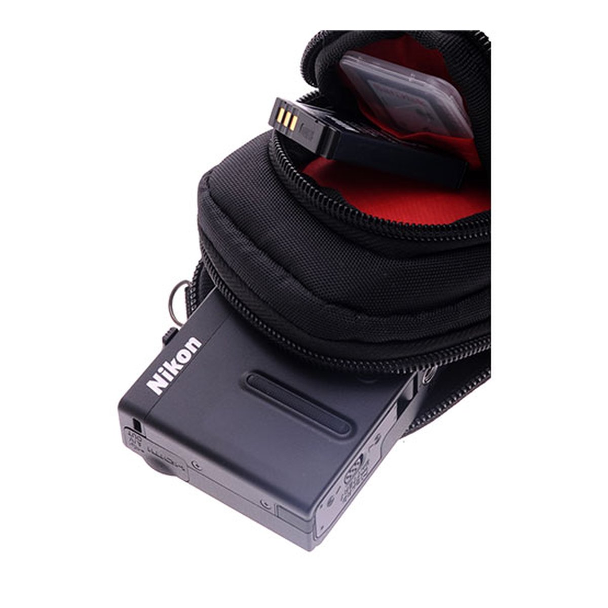 Caruba Compex Mini 2 - Anwendungsbeispiel: Schwarze Kameratasche mit rotem Innenfutter und Nikon-Kamera, Akku und Speicherkarten darin.