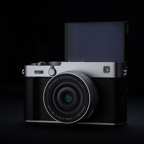 Frontansicht der Fujifilm X-E5 mit ausgeklapptem Display und montiertem 23mm Objektiv