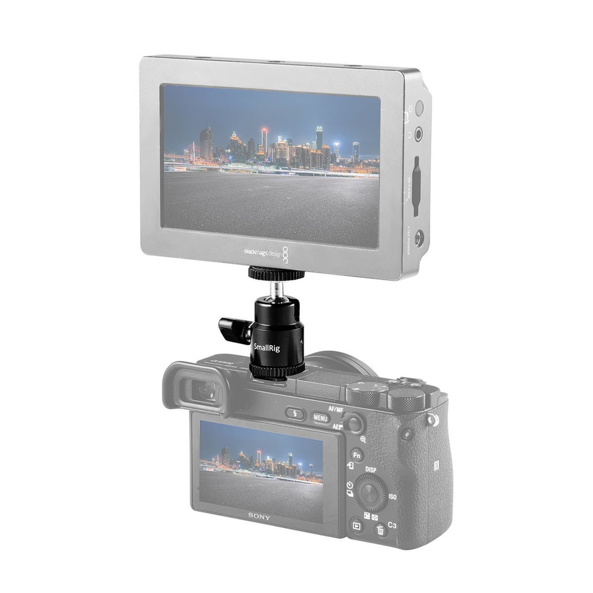 SmallRig 761 Blitzschuhbefestigung 1/4" - Anwendungsbeispiel: Externer Monitor mit SmallRig Kugelgelenk auf Kamera montiert, Rückansicht.