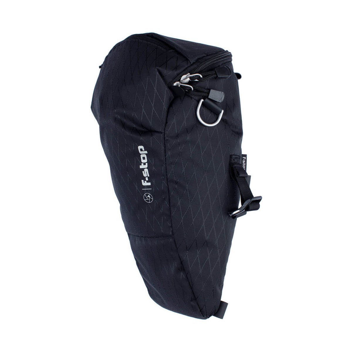 F-Stop Navin Anthrazit (geschweisst) - Schräge Seitenansicht der schwarzen F-stop Tasche F-Stop Navin Anthrazit (geschweisst) - Schräge Seitenansicht der schwarzen F-stop Tasche