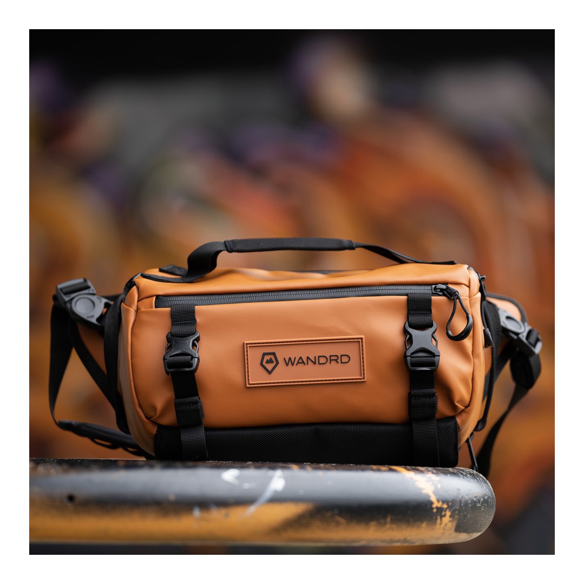 WANDRD ROGUE Sling 6L Sedona Orange - Braune WANDRD Sling Bag, Frontansicht