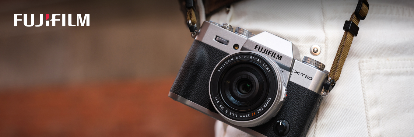Fujifilm X-T30 III mit Objektiv als Bannerbild für Landingpage