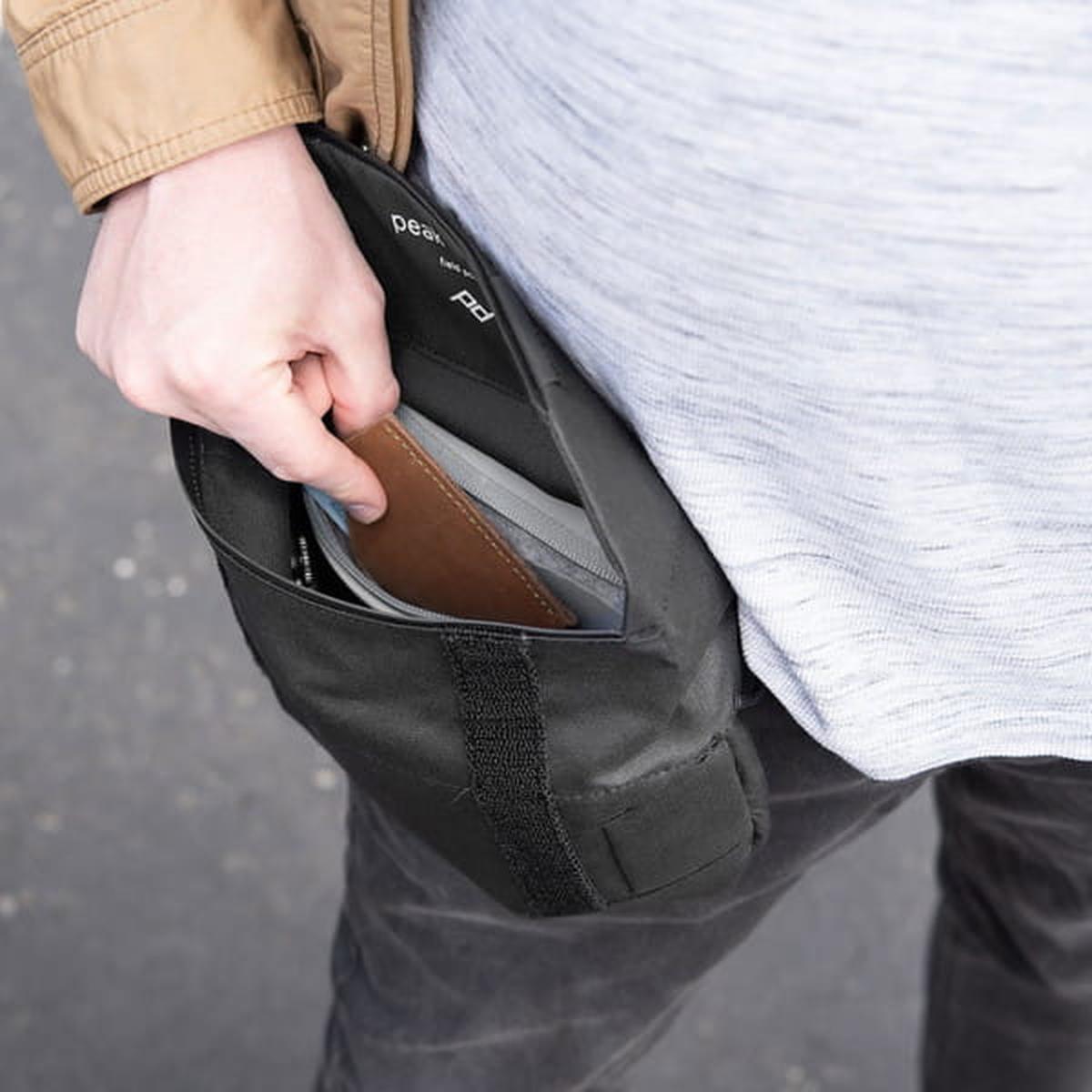 Peak Design Field Pouch V2 Zubehörtasche Black (Schwarz) mit Tragegurt