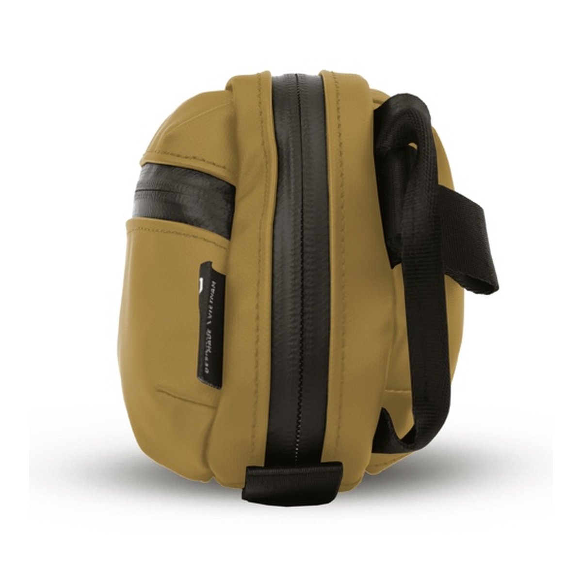 WANDRD Tech Bag Medium Dallol Yellow - Seitenansicht der beigen Tasche mit schwarzem Reißverschluss, Gurt und Etikett.