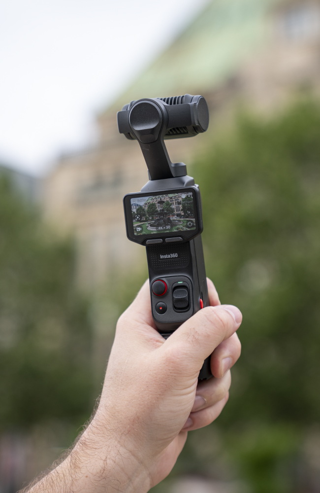 Insta360 Luna Ultra kompakt und leicht