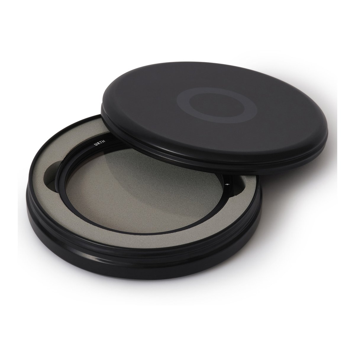 Urth 52mm Magnetic UV (Plus+) - Lieferumfang: Runder Filter im geöffneten schwarzen Etui mit Schaumstoffeinlage.