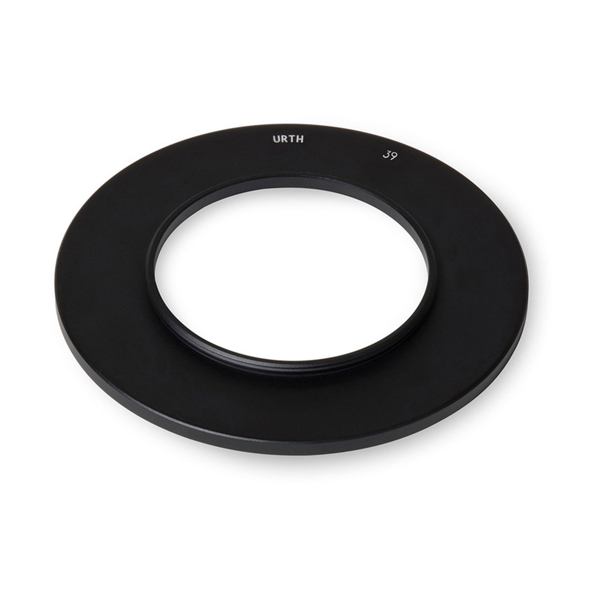 Urth 67-39mm Adapter Ring for 75mm Square Filter Holder - Schrägansicht des schwarzen URTH 39mm Objektivadapters Urth 67-39mm Adapter Ring for 75mm Square Filter Holder - Schrägansicht des schwarzen URTH 39mm Objektivadapters