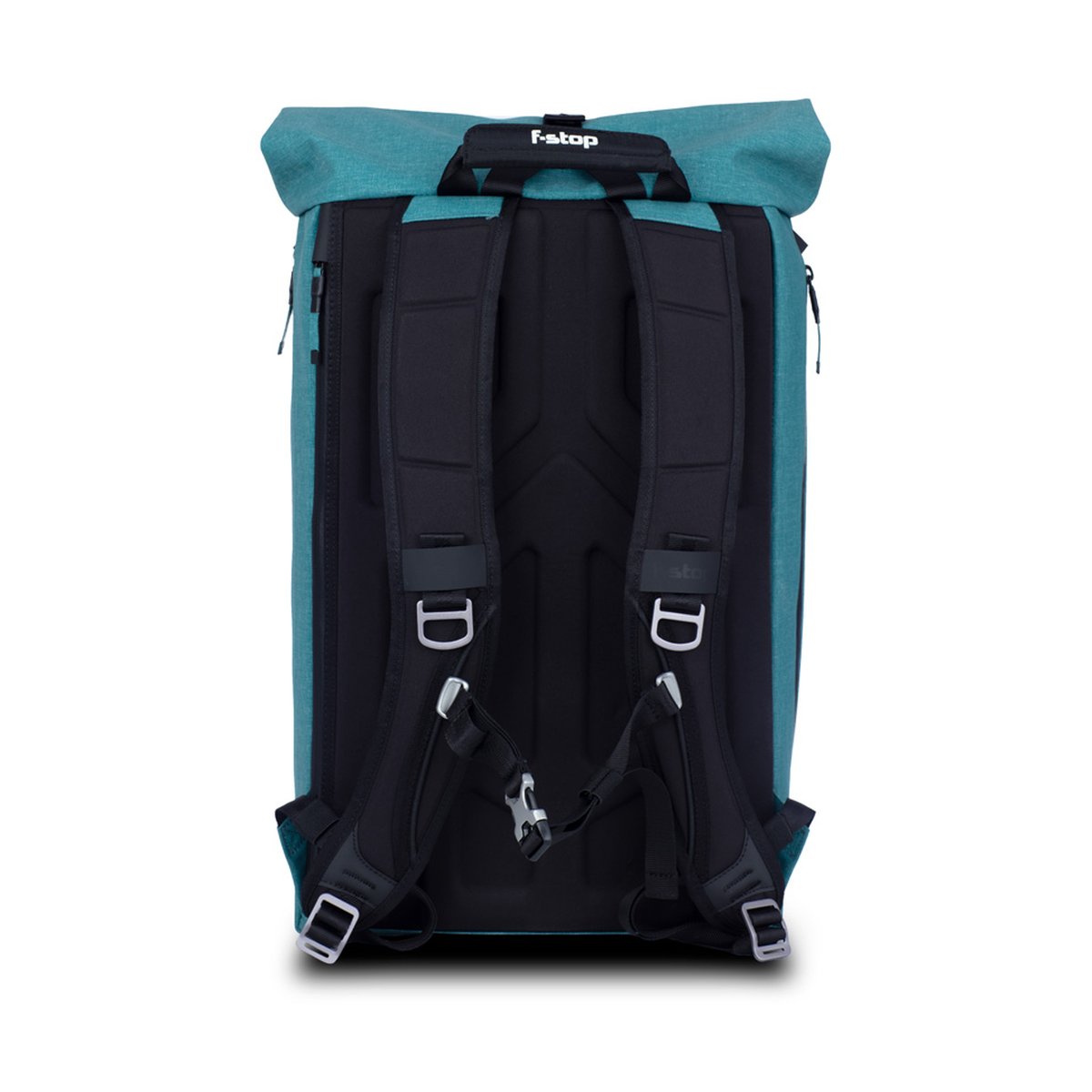 F-Stop DYOTA 20 North Sea (türkis) - Rückansicht eines türkisen Rucksacks mit schwarzen gepolsterten Trägern und Rollverschluss.