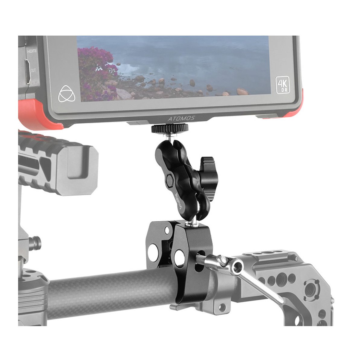 SmallRig 2164 Super Clamp mit Ballhead Gelenkarm (Crab-Shaped) - Anwendungsbeispiel: Monitorbefestigung an Stange mittels Klemmhalterung und Gelenkarm.