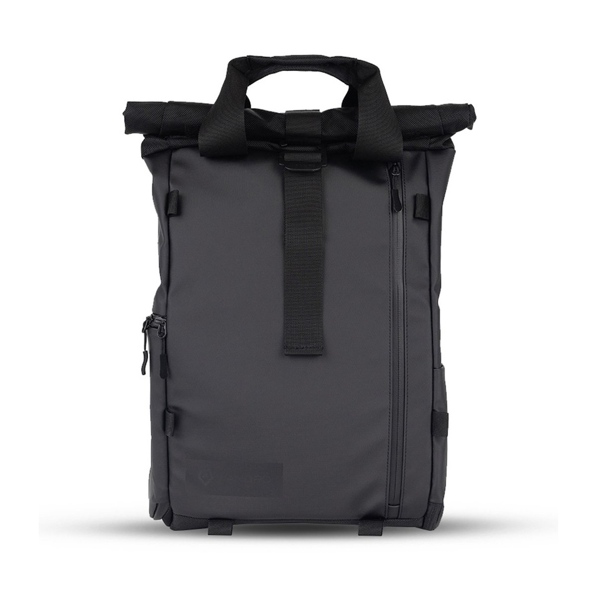 WANDRD PRVKE Lite 11-Liter Black - Frontansicht eines schwarzen Roll-Top-Rucksacks mit Tragegriff und vertikalem Verschlussriemen.