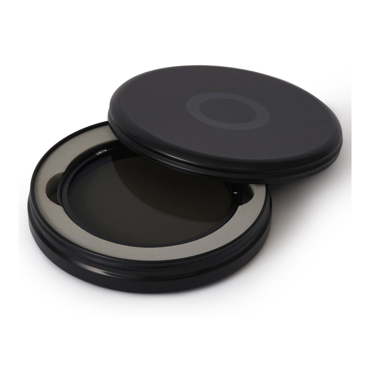 Urth 95mm Magnetic CPL (Plus+) - Verpackung: Urth Kamerafilter in geöffneter schwarzer Schutzhülle