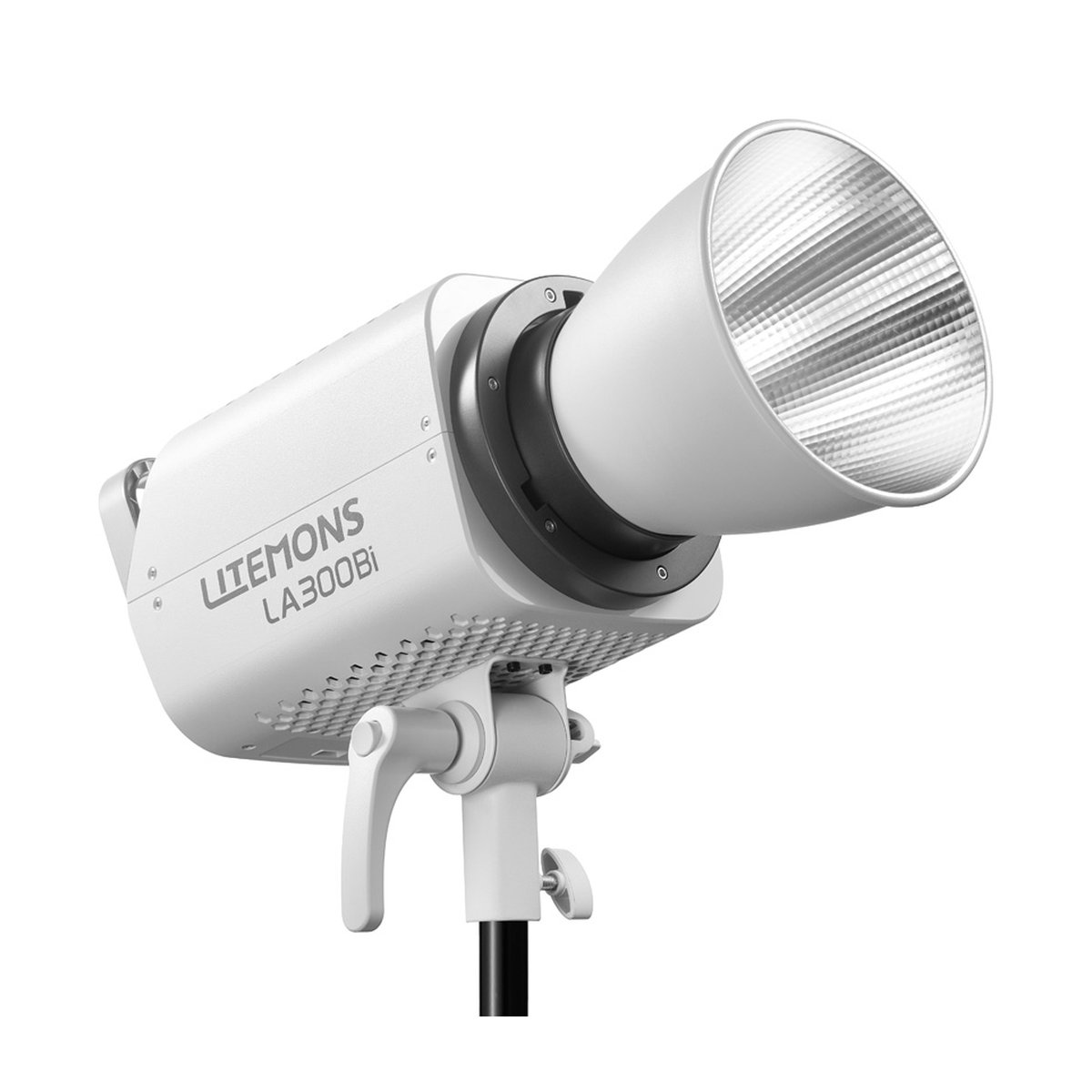 Godox Litemons BI LED Video Light Kit LA300BI K1 - Front-Seitenansicht der Litemons LA300Bi Studioleuchte mit Reflektor.