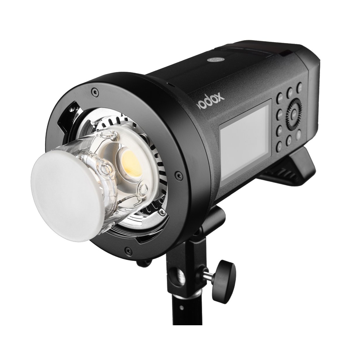 Godox Broncolor Halterung für AD400/300 PRO - Schräge Ansicht des Godox Studioblitzes mit Schutzhaube, LED und Bedienelementen