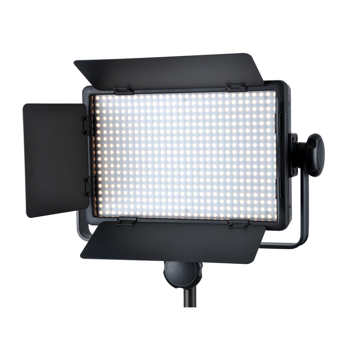 Godox LED 500Y Tungsten mit Flügeltor - Frontansicht der eingeschalteten LED-Leuchte mit geöffneten Lichtklappen