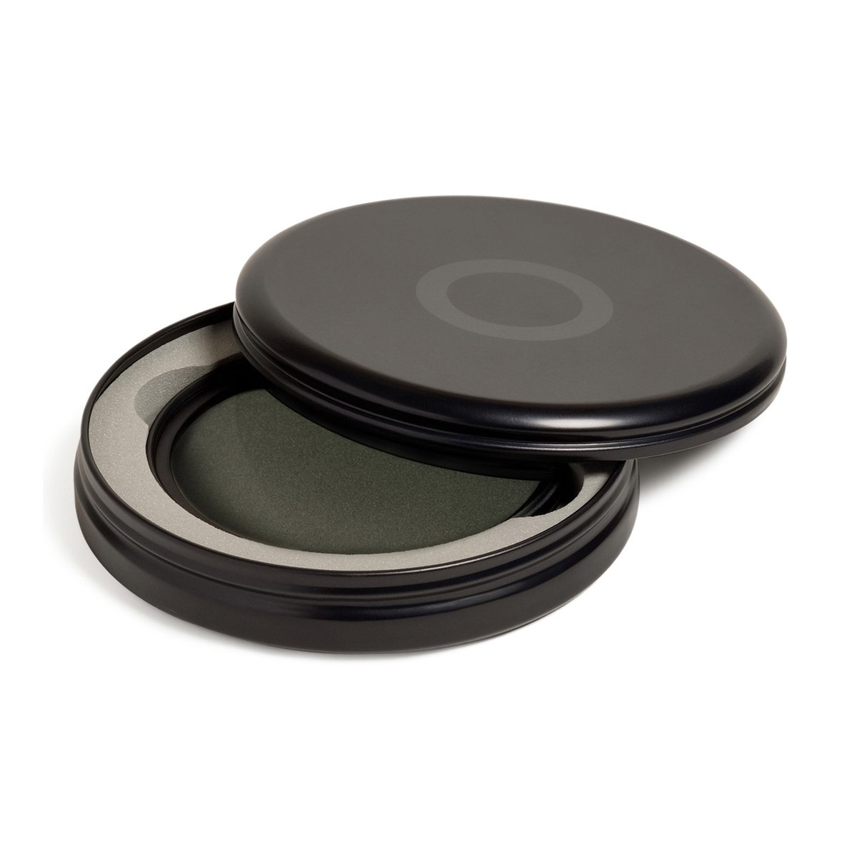 Urth 49mm Ethereal ¼ Black Mist Objektivfilter (Plus+) - Detailansicht geöffnete schwarze Aufbewahrungsbox mit schützender Schaumstoffeinlage