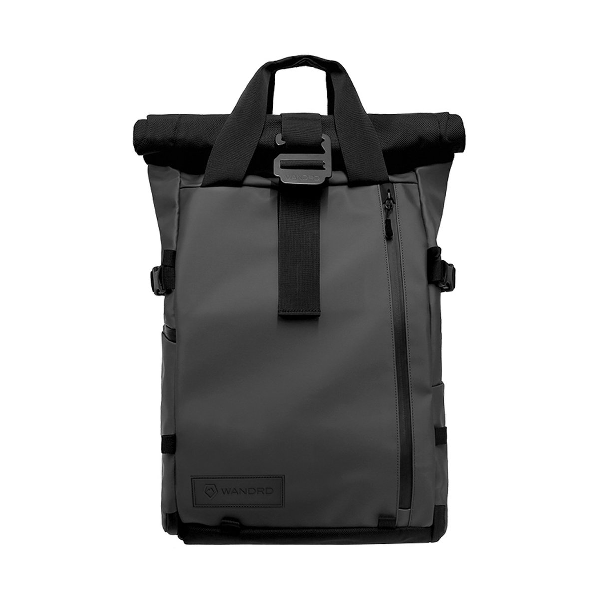 WANDRD PRVKE 21-Liter Black V3 - Frontansicht des dunkelgrauen WANDRD Rolltop-Rucksacks mit Rollverschluss und seitlichem Reißverschluss.
