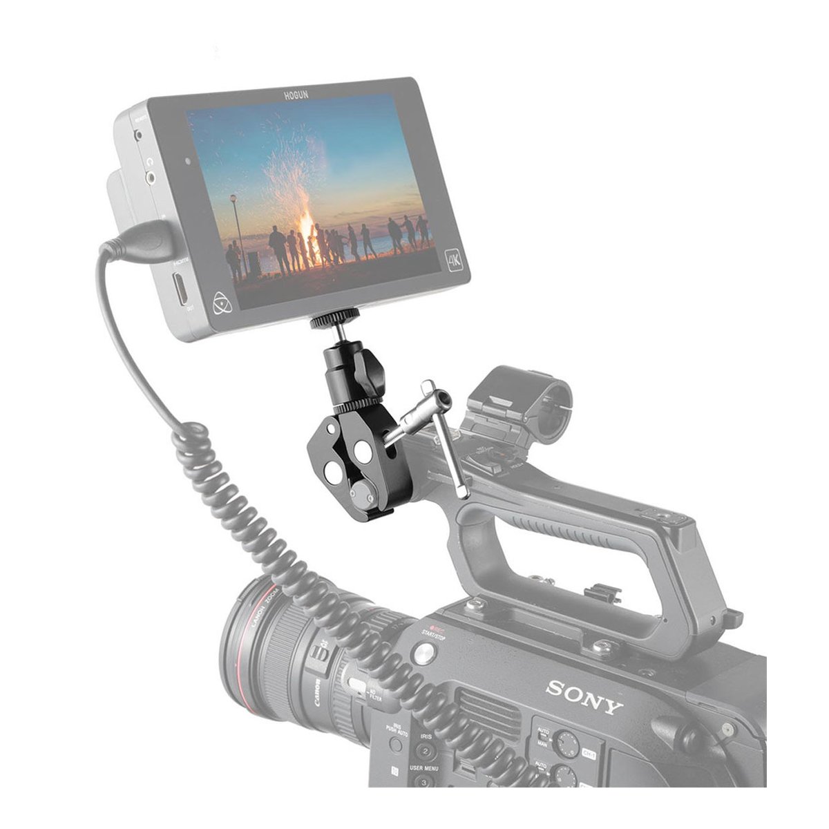 SmallRig 1124 Super Clamp Halterung mit 1/4" Schraube-Kugelkopf - Detailansicht: Externer Kameramonitor mit Gelenkarm und Super Clamp an professioneller Videokamera montiert.