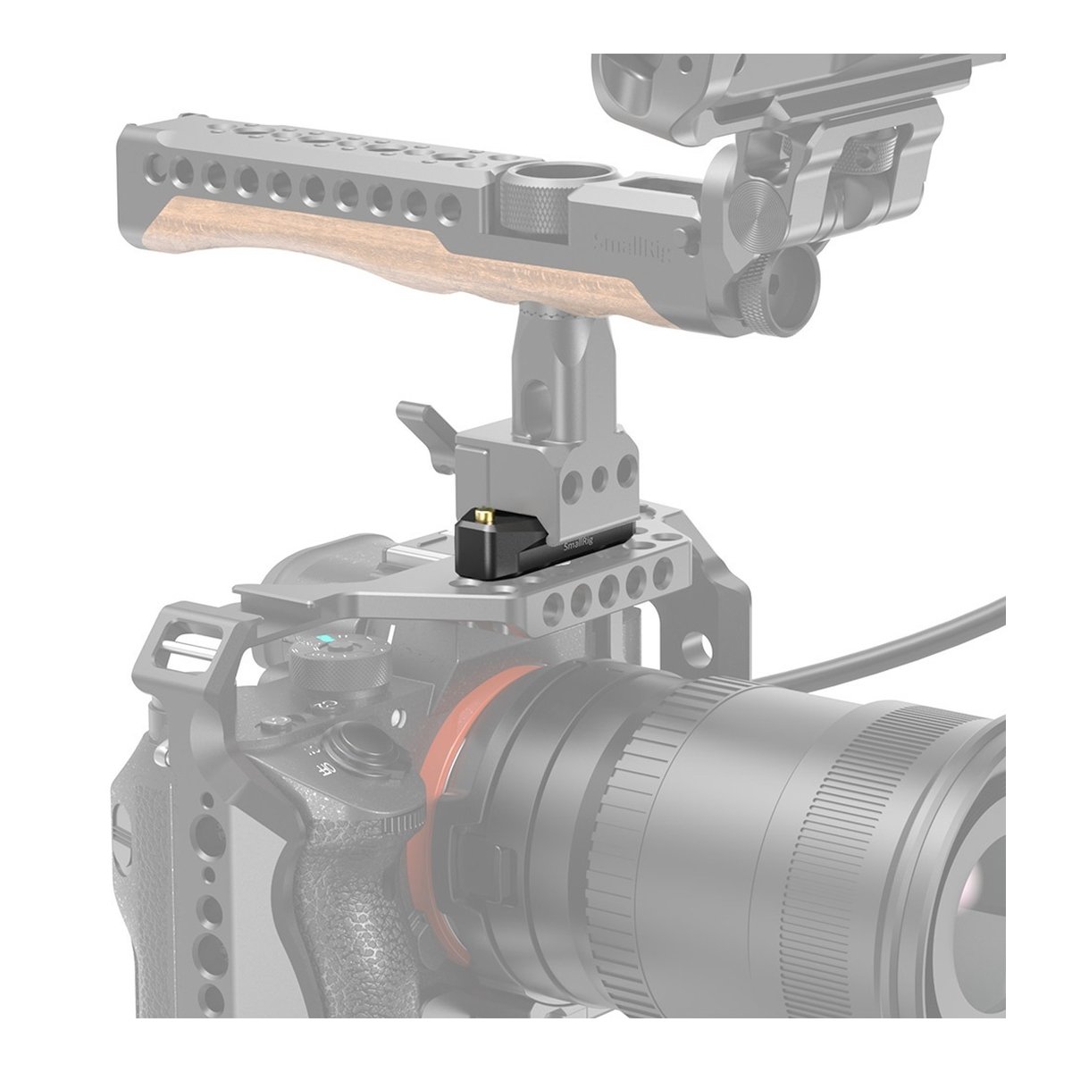 SmallRig 2521B NATO-Schiene mit Arri Locating - Anwendungsbeispiel: Hot Shoe Adapter auf Kamerarig montiert