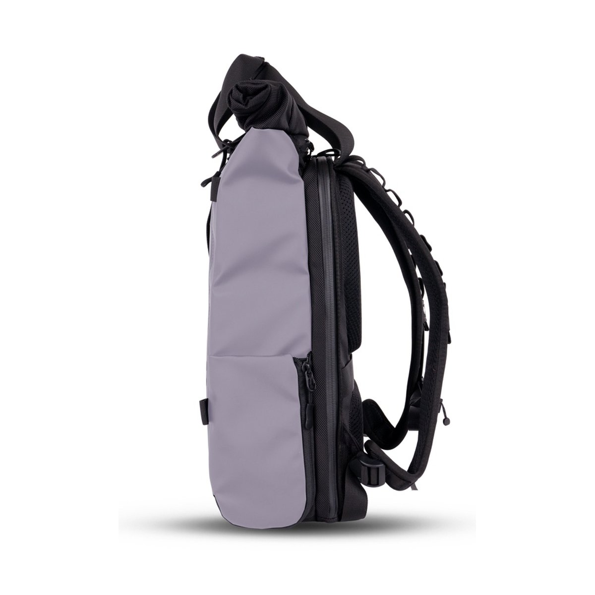 WANDRD PRVKE Lite 11-Liter Uyuni Purple - Seitenansicht des grauen Rucksacks mit schwarzen Trägern