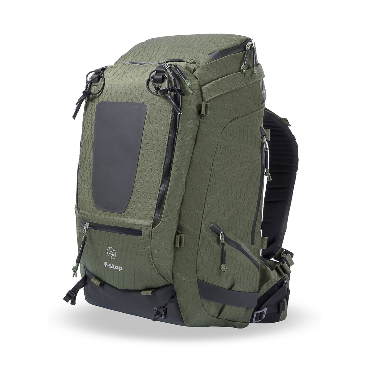 F-Stop DuraDiamond Tilopa - Zypresse - Grüner Rucksack, schräge Vorderansicht.