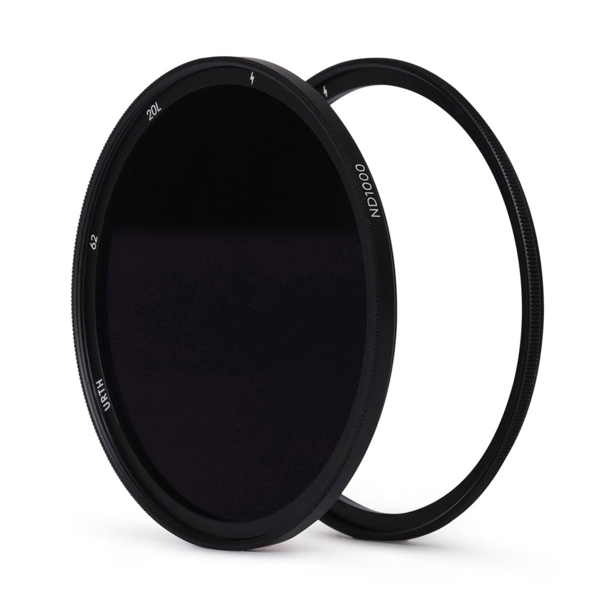 Urth 62mm Magnetic ND1000 (Plus+) - Ansicht des Urth ND1000 62mm Kamerafilters und eines zusätzlichen Rings auf weißem Hintergrund.