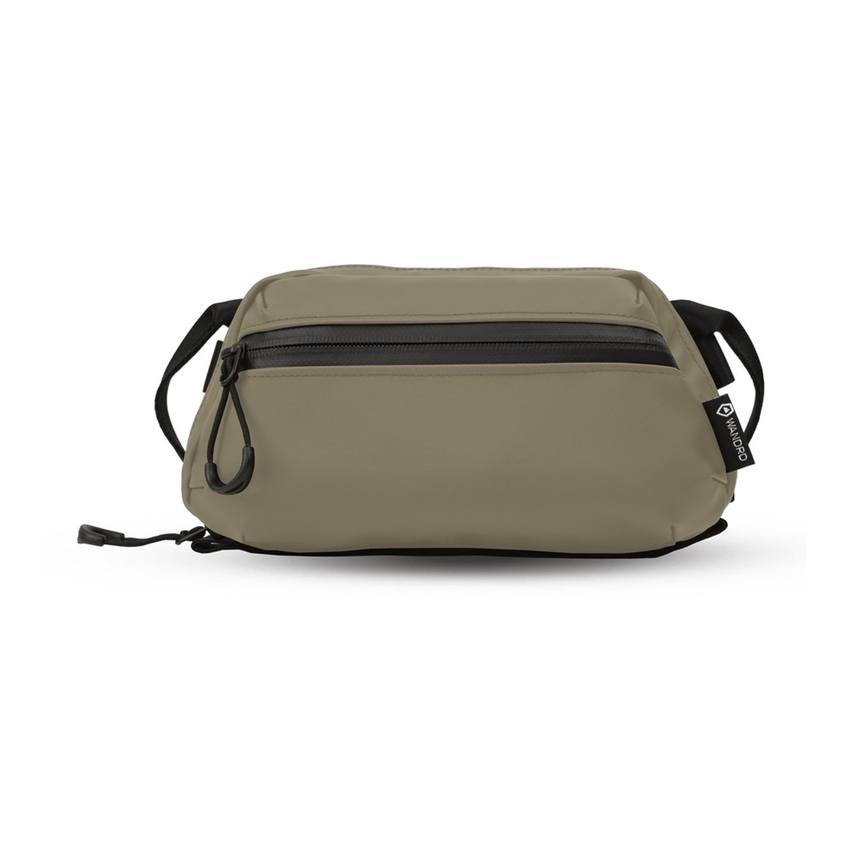 WANDRD Tech Bag Medium Yuma Tan - Frontansicht: Olivgrüne Wandrd Sling Bag