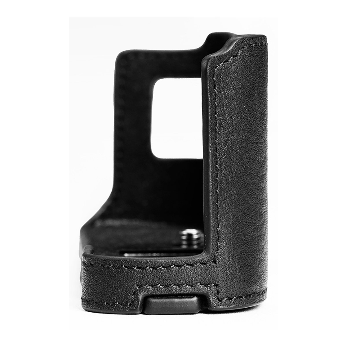 SmallRig 4700 Leather Half Case Kit schwarz, für Fujifilm X100VI - Profilansicht der schwarzen Leder-Kameragriffschale mit Nahtdetails