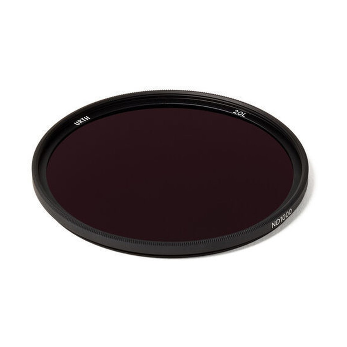 Urth 39mm Magnetic ND1000 (Plus+) - Schrägansicht eines schwarzen Urth ND1000 Kamerafilters.