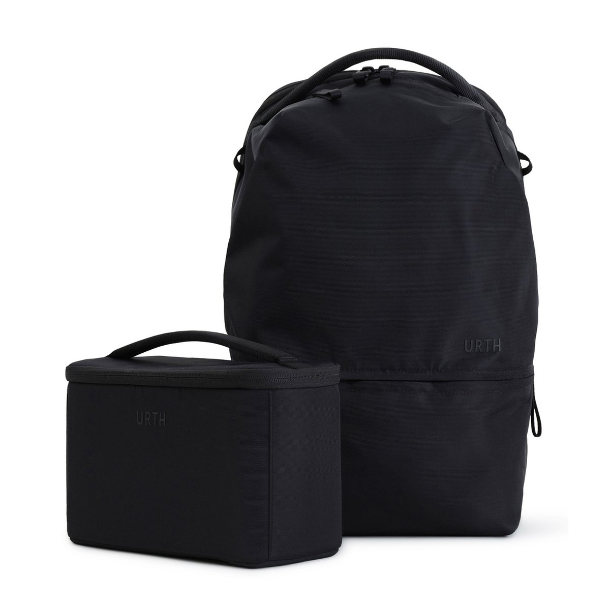 Urth Arkose 20L Rucksack + Kamera Insert (Schwarz) - Lieferumfang: Schwarzer Rucksack und Kamera-Einsatz mit URTH-Logo.