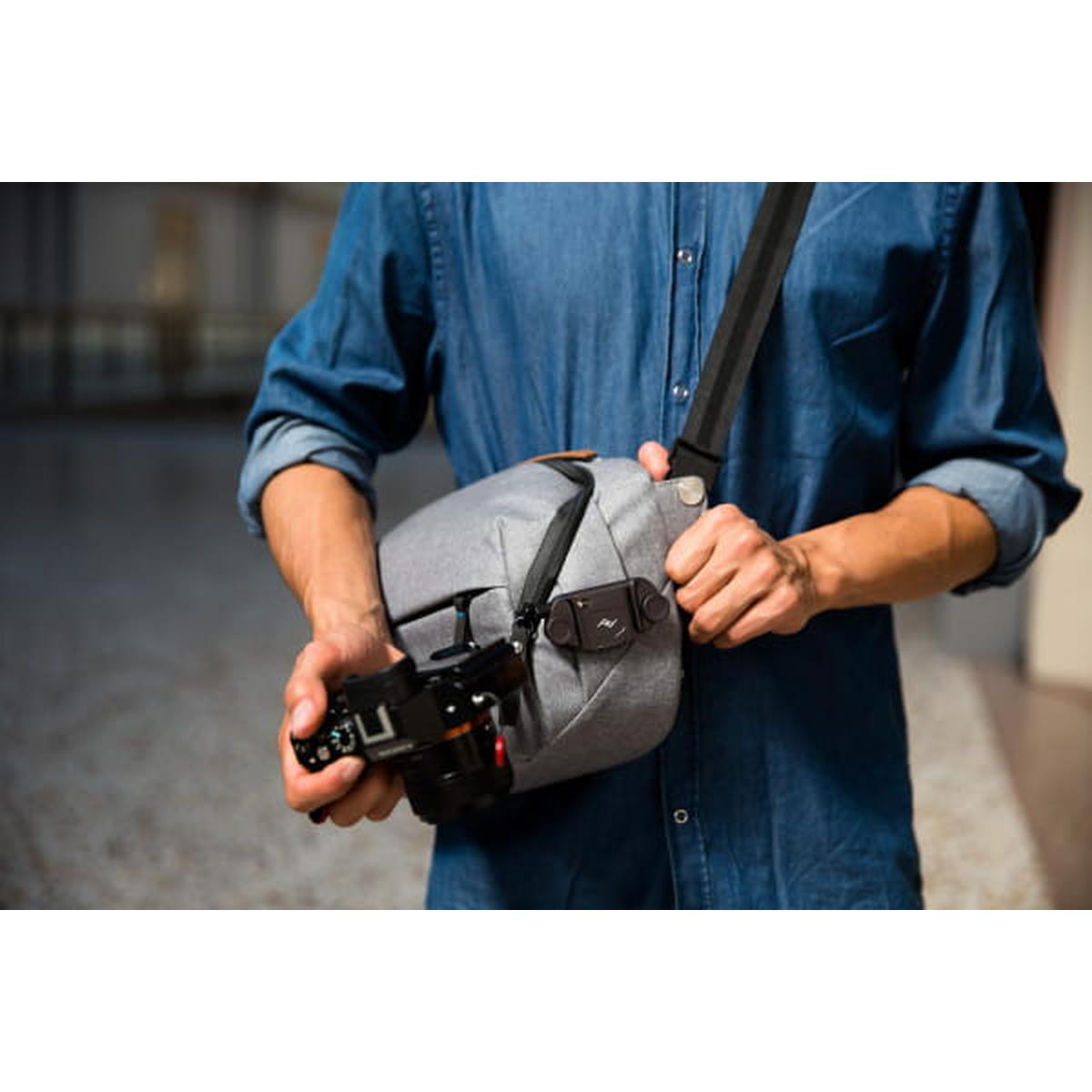 Peak Design Capture Clip v3 - Silver (Silberfarben) - Kameraclip zum Tragen von DSLR-/DSLM-Kameras a