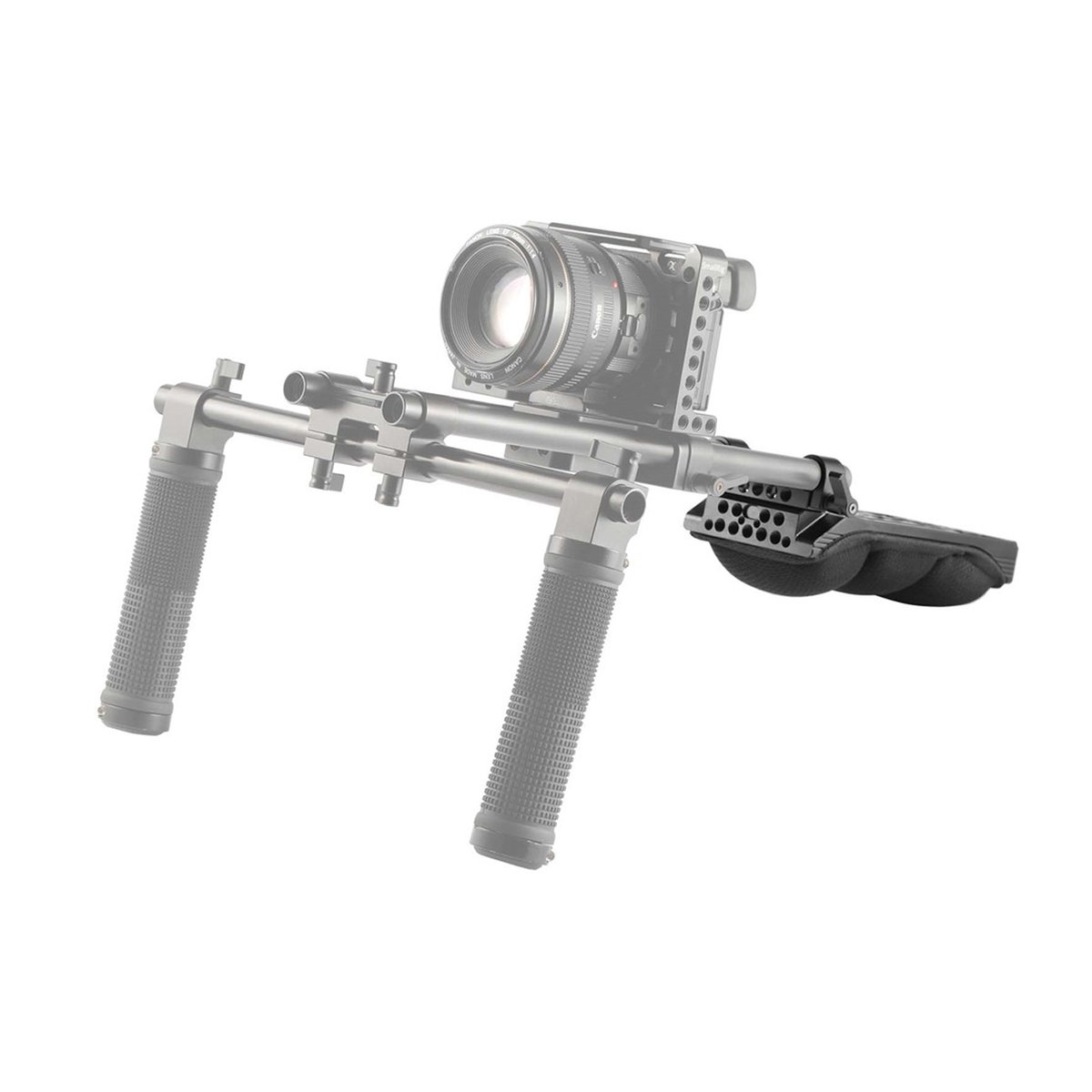 SmallRig 2077 Universal-Schulterpad mit 15 mm RailBlock 2077 - Gesamtansicht des Kamera-Rigs mit Griffen und Schulterpolster.