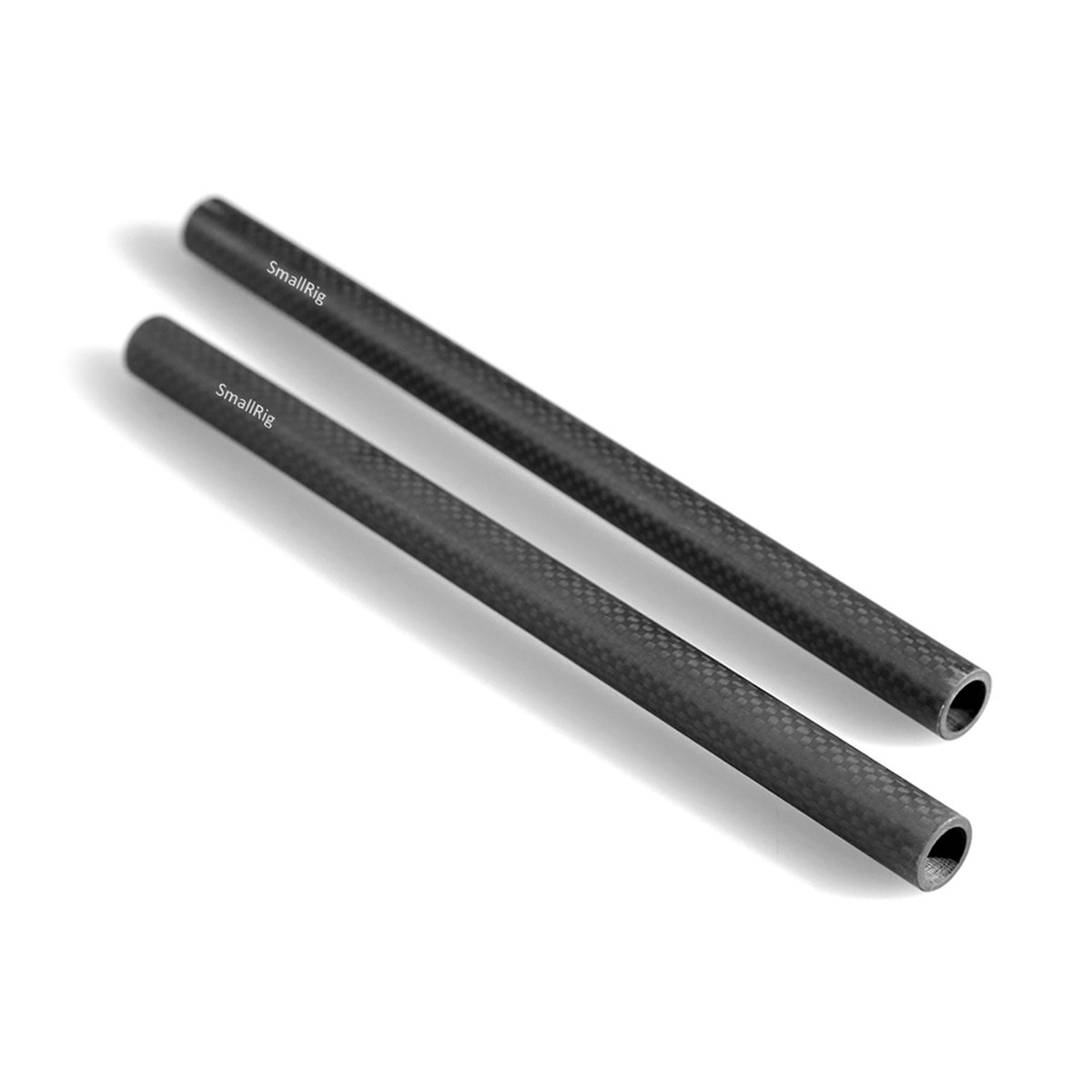 SmallRig 1690 Carbon Fiber Rod 15 mm (2 Stck.) 225mm/9inch - Schräge Ansicht von zwei SmallRig Carbonfaser-Stangen mit sichtbaren Enden.