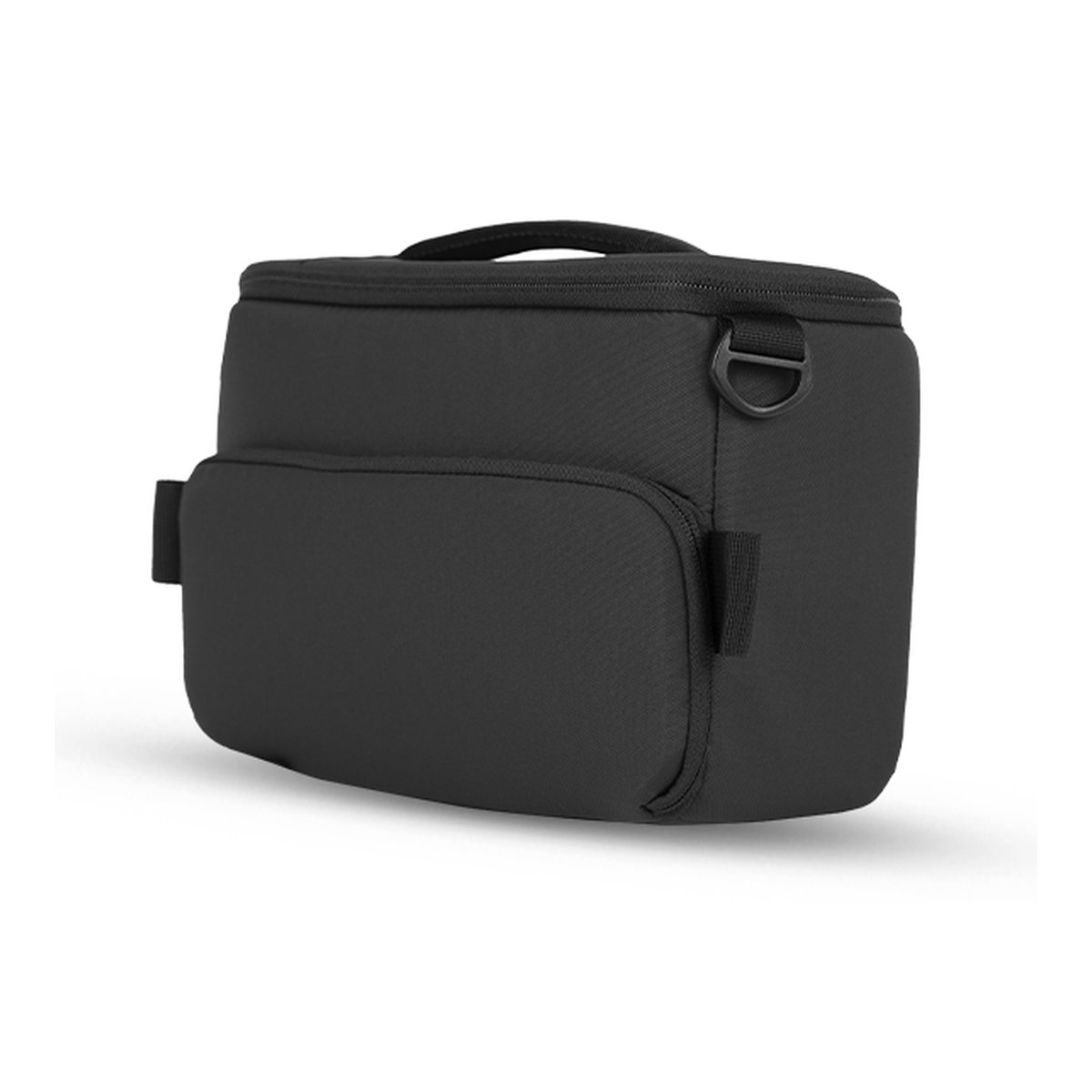WANDRD Camera Cube Mini+ (31 Liter PRVKE) - Schrägansicht einer schwarzen Kameratasche mit Reißverschluss-Fronttasche und D-Ring