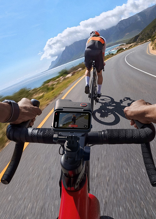 Insta360 Ace Pro 2 Actionkamera am Rennradlenker für POV Road-Cycling Aufnahmen