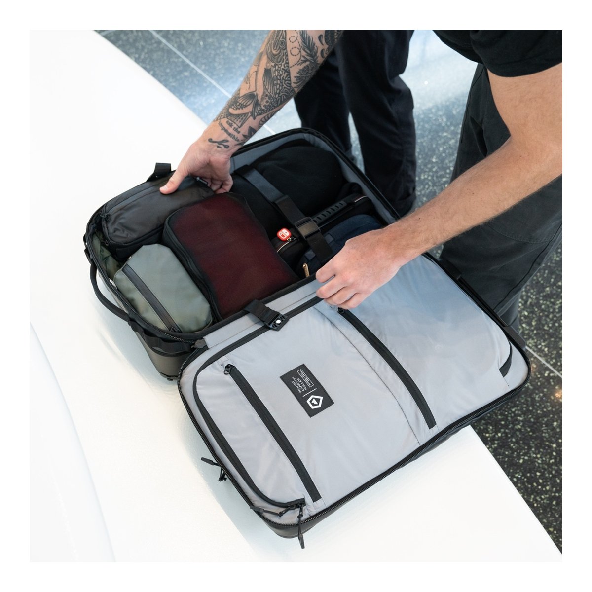 WANDRD Transit Carry-On Roller - Anwendungsbeispiel der Innenorganisation