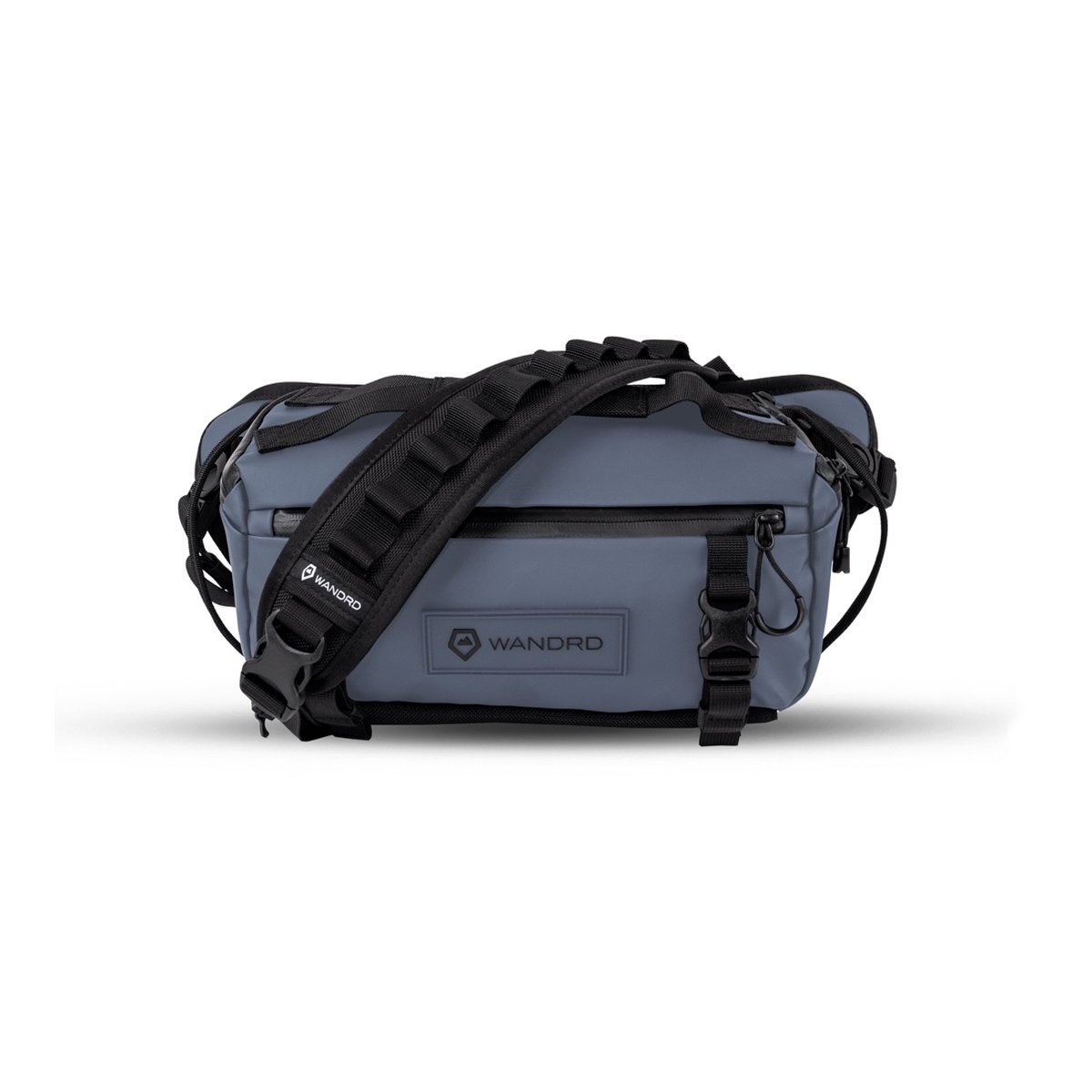 WANDRD ROGUE Sling 6L Aegean Blue - Frontansicht der blaugrauen WANDRD Tasche mit Schultergurt, Reißverschlussfach und Karabinerhaken.