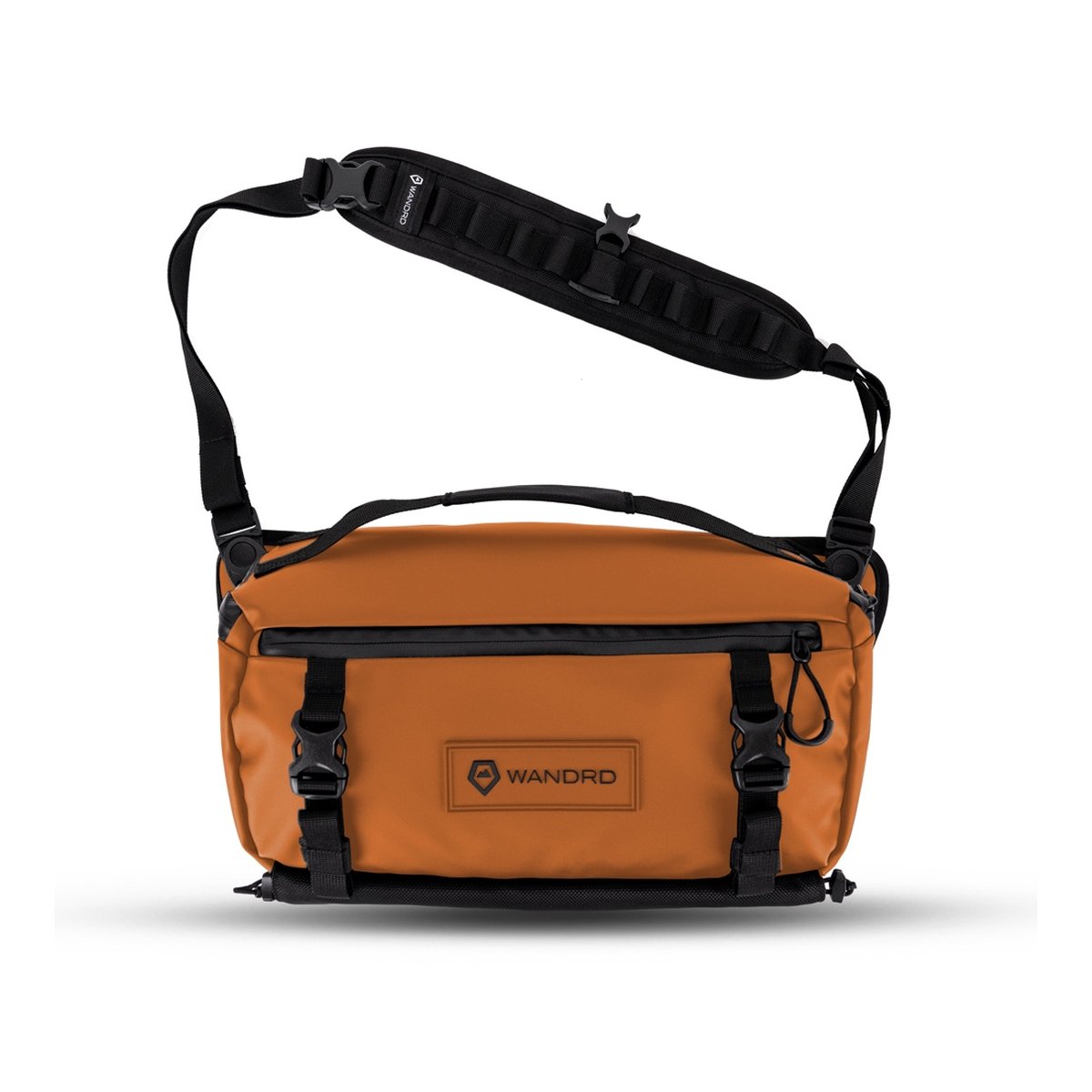 WANDRD ROGUE Sling 9L Sedona Orange - Frontansicht einer orangefarbenen WANDRD Umhängetasche mit schwarzem Schultergurt.
