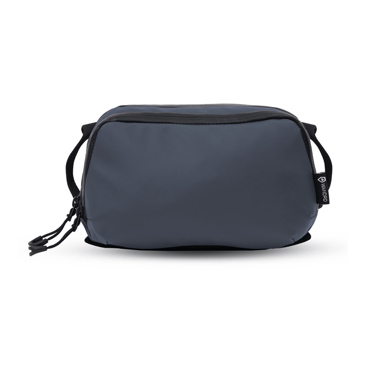 WANDRD Tech Bag Large Aegean Blue - Ansicht der dunkelgrauen Tasche mit WANDRD Logo