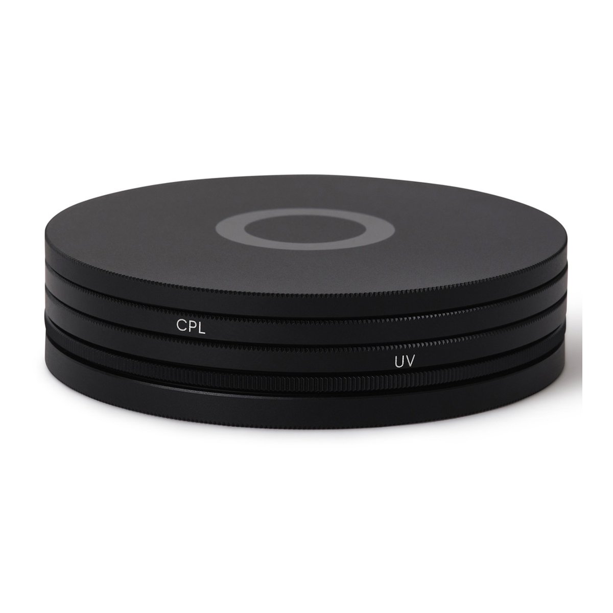 Urth 52mm Magnetic Duet Kit (Plus+) (UV+CPL) - Detailansicht: Gestapeltes Set aus CPL- und UV-Kamerafiltern mit Logo.