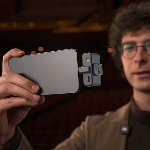 DJI Mic 3 Empfänger am Smartphone für mobile Videoproduktion
