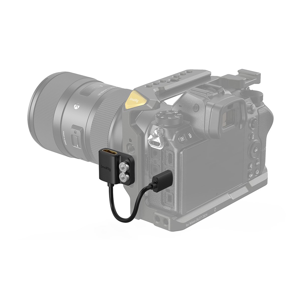 SmallRig 3020 Ultra Slim 4K HDMI Adapterkabel C auf A - Anwendungsbeispiel: SmallRig HDMI Kabelschutz an Kameragehäuse befestigt, sichert das HDMI-Kabel.