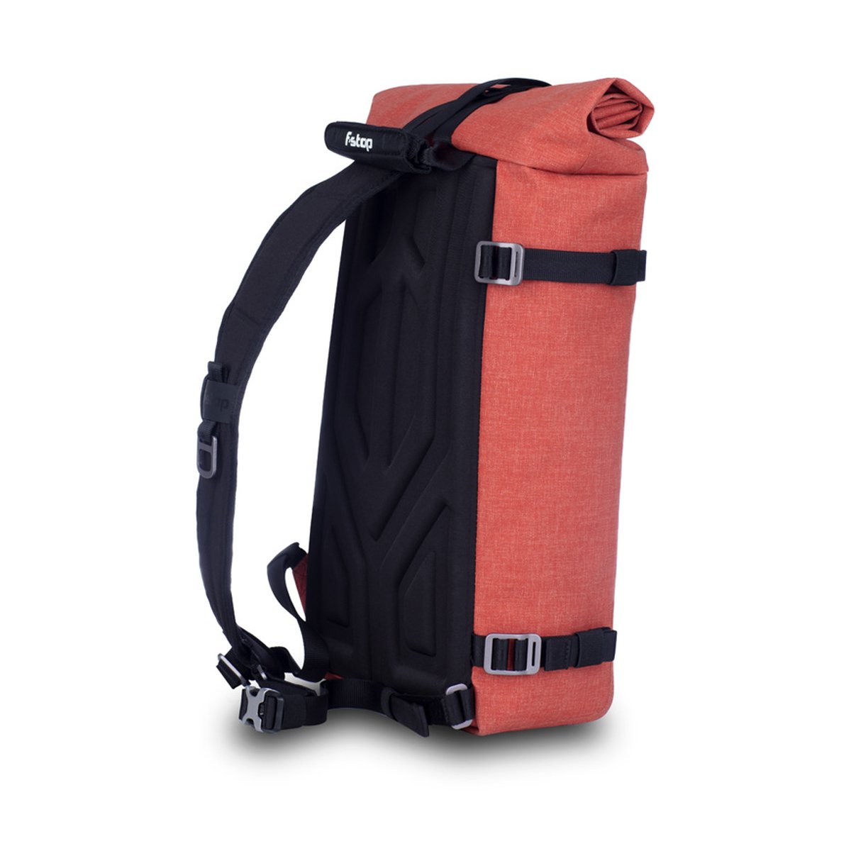 F-Stop DYOTA 11 Rooibos Tea (gebranntes orange) - Rück- und Seitenansicht des orange-schwarzen Rucksacks mit gepolstertem Rücken und Rollverschluss.