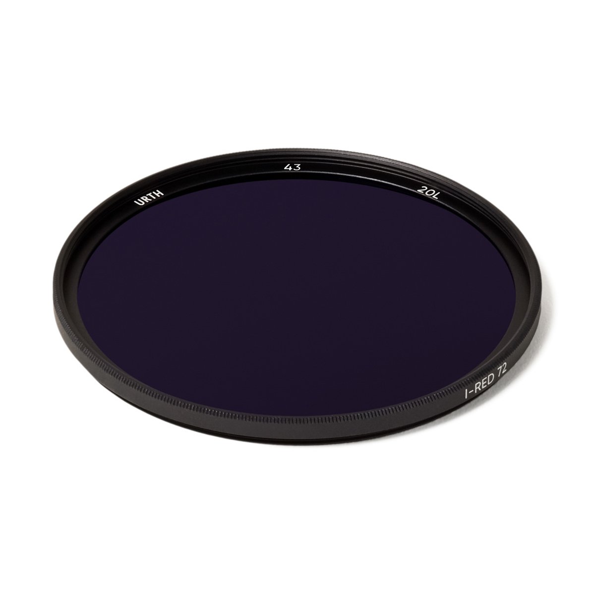 Urth 43mm Infrarot (R72) Objektivfilter (Plus+) - Detailansicht: Urth I-RED 72 Infrarot Kamerafilter mit violetter Glasfläche, schräg von oben.