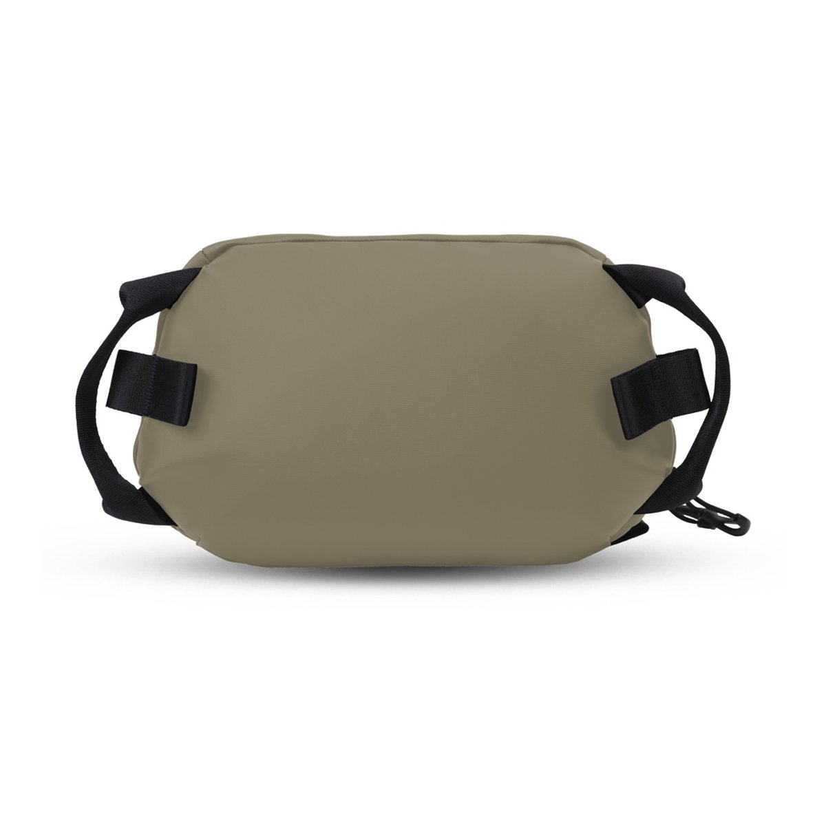 WANDRD Tech Bag Large Yuma Tan - Bodenansicht der Tasche mit schwarzen Befestigungsschlaufen