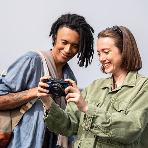 Content Creator nutzen die Panasonic S9 mit Lumix Lab App für kreative Foto- und Videoaufnahmen